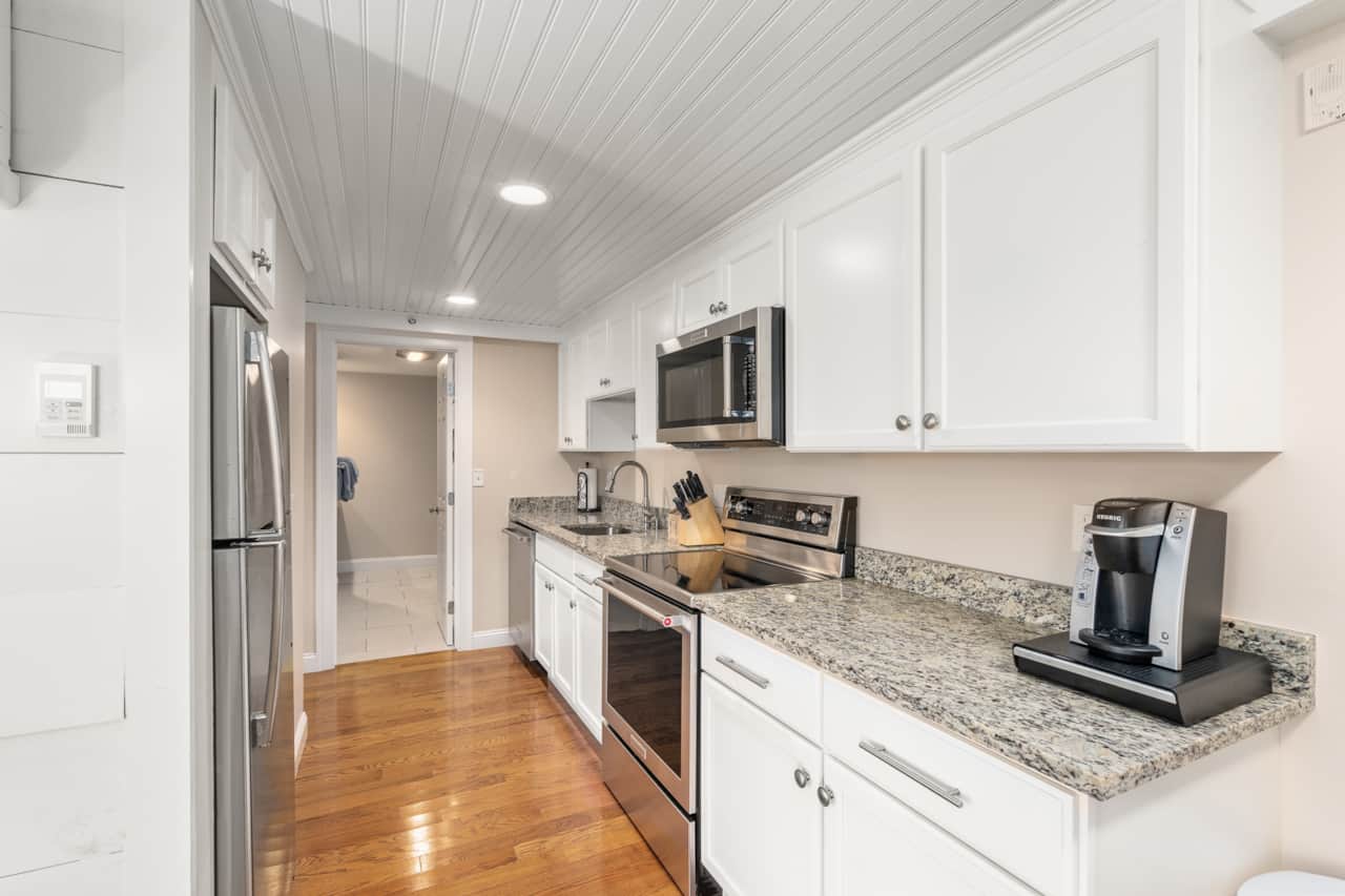 Renovated Full Kitchen with a dishwasher
