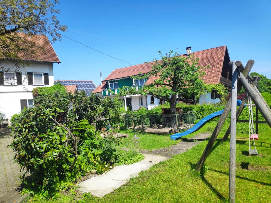 Garten mit Rutsche