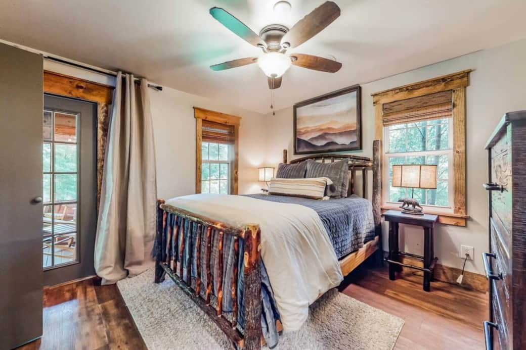 Bedroom. Queen bed Bedroom. Queen bed