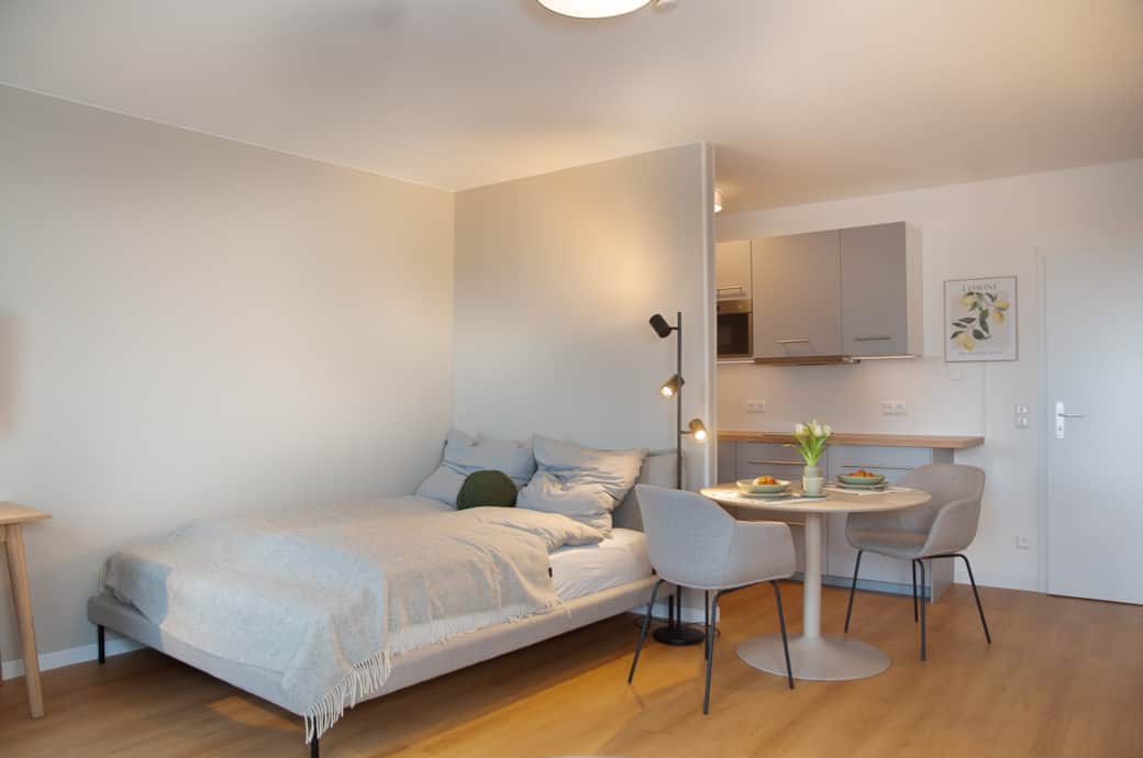 3 - Fenster zu Bett & Esstisch 3 - Fenster zu Bett & Esstisch