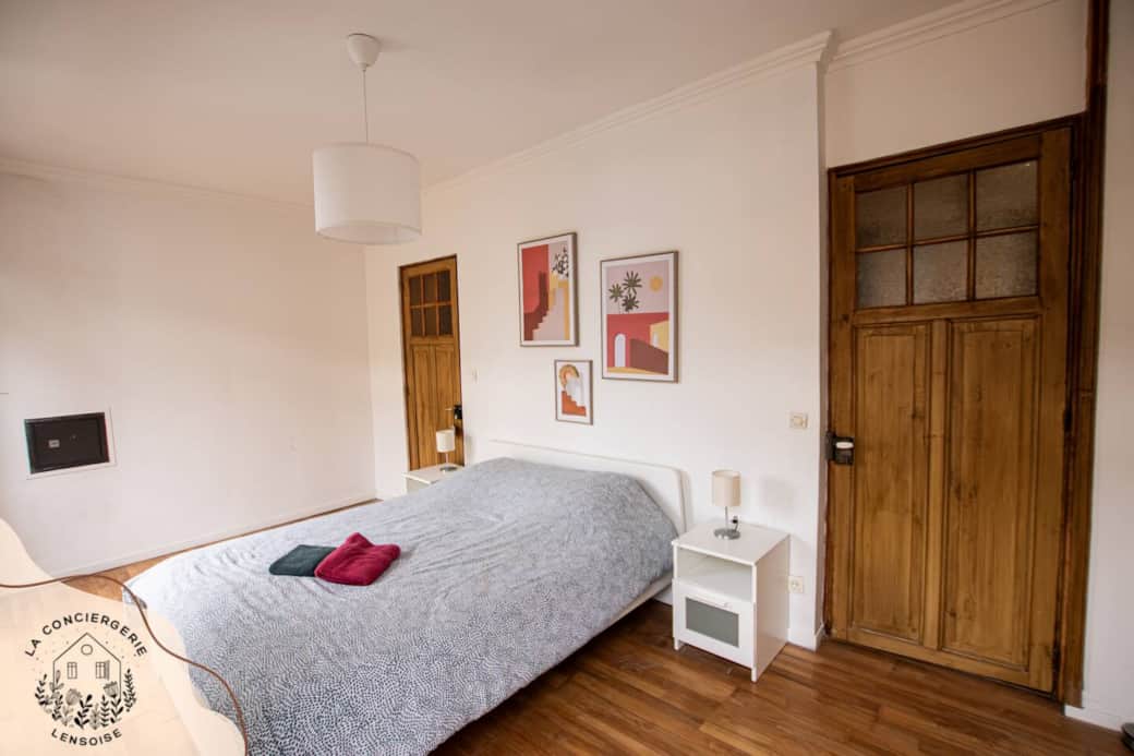 Chambre parentale avec accès Salle de douche 