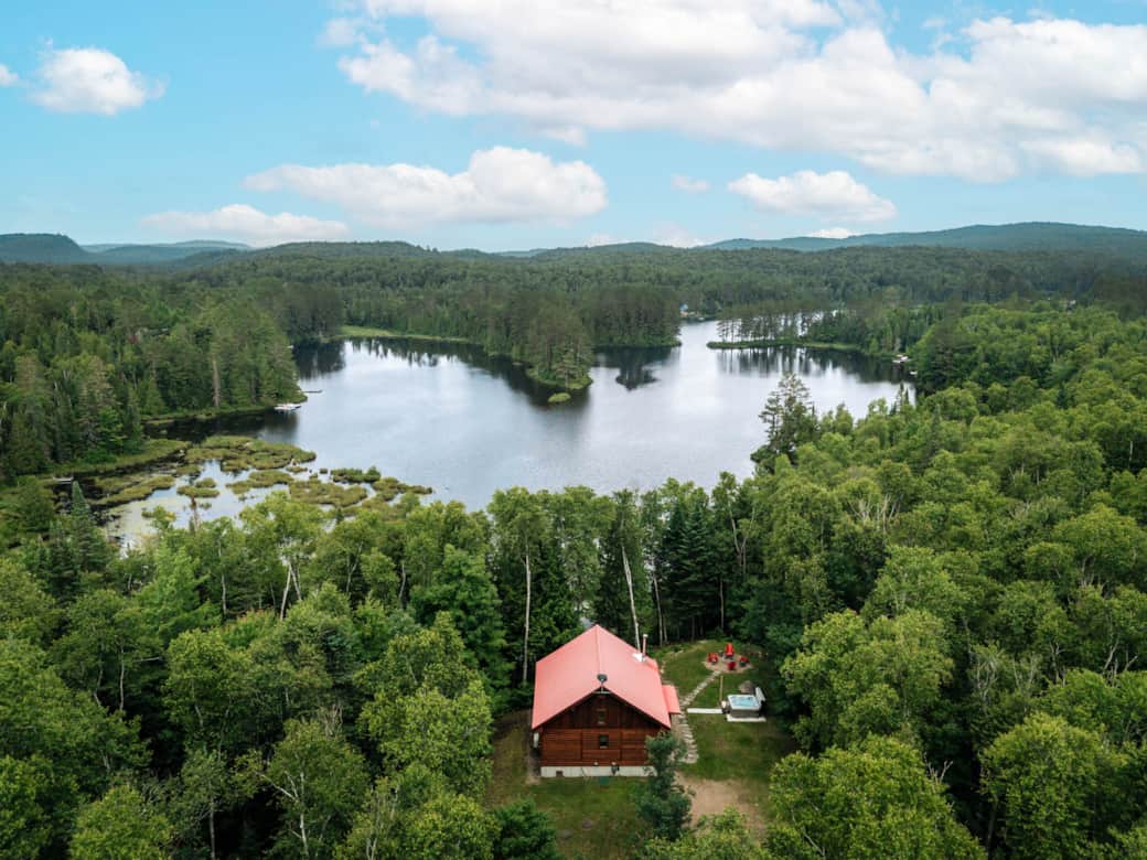 Vue drône sur le lac