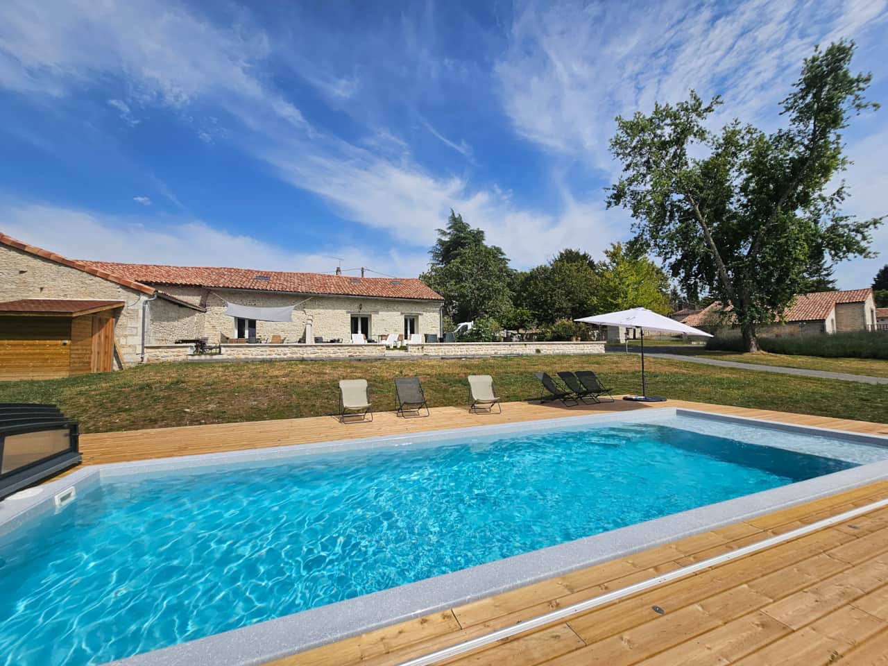 Piscine extérieure sur terrasse Veau