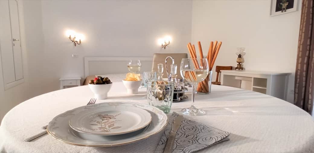 Wygodny okrągły stół.