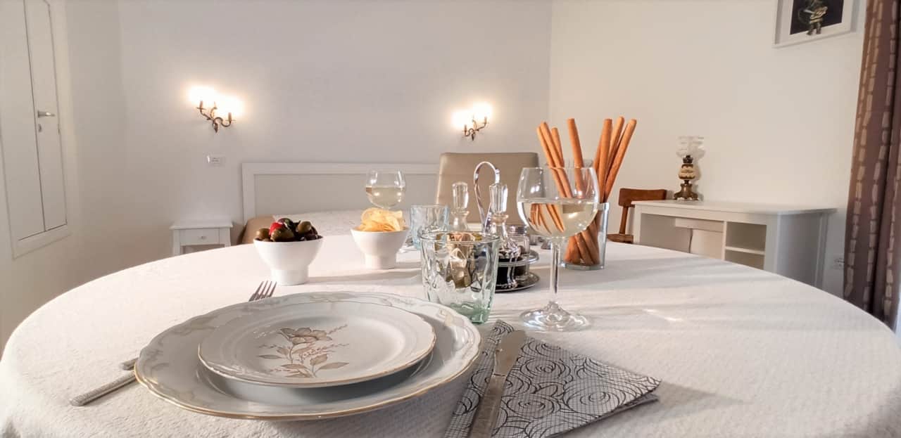 Comodo tavolo da pranzo..