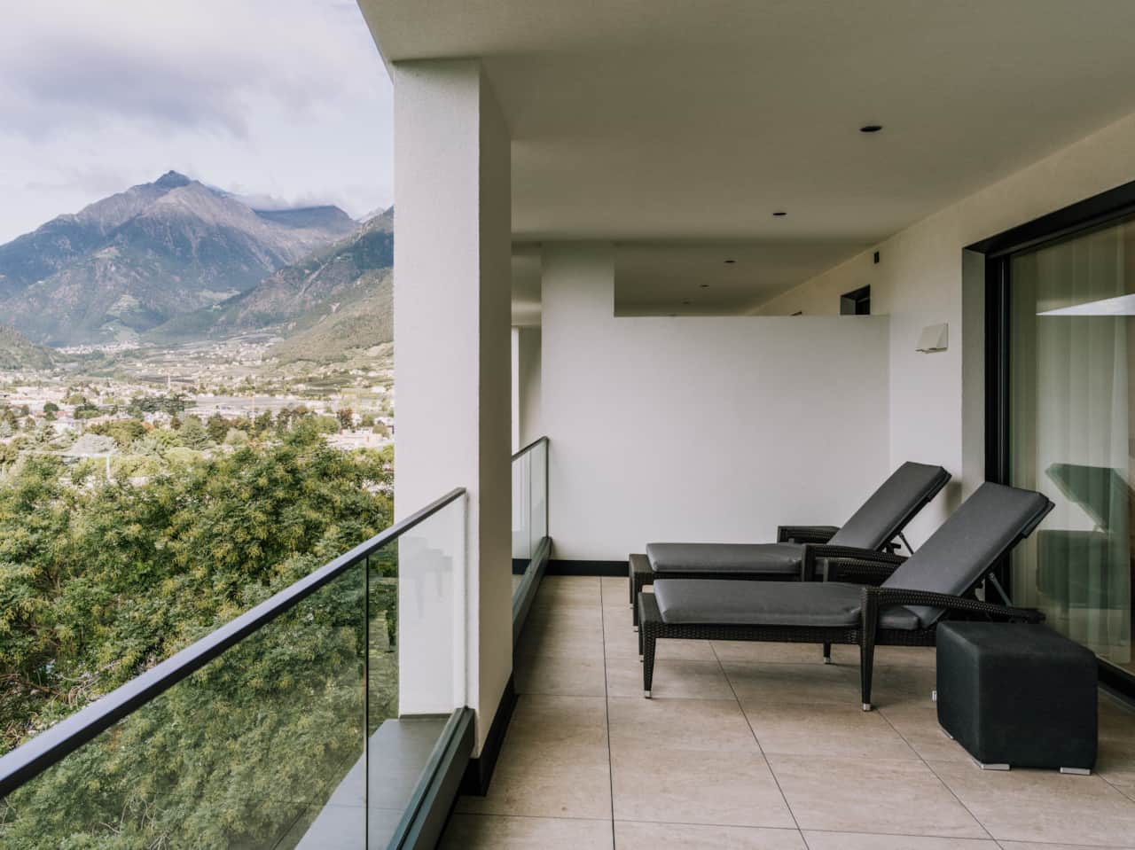 Balcone con lettini prendisole