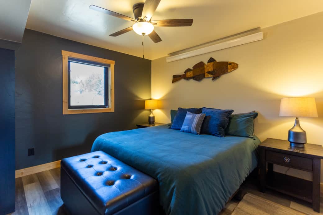 Bedroom with king size bed