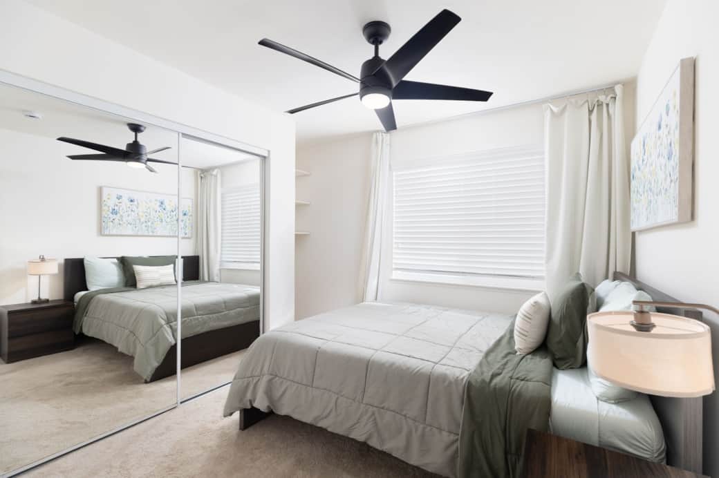 Guest Bedroom 1-1