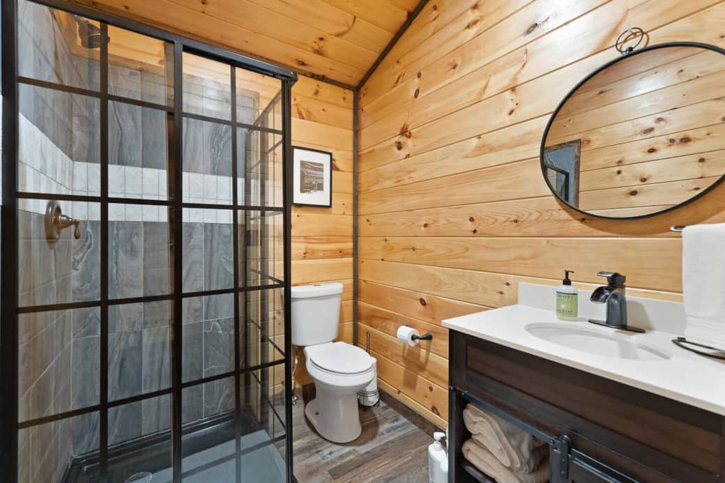 Clean, modern finishes to help you refresh after a day on the water. Clean, modern finishes to help you refresh after a day on the water.