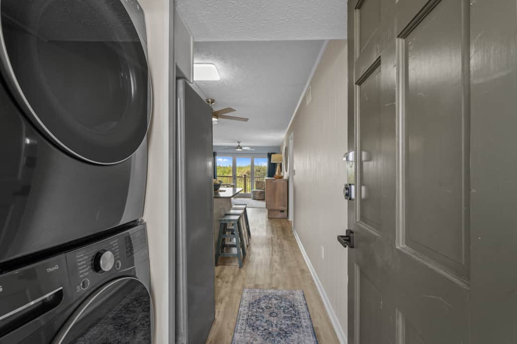 Welcome to the Sapphire Pelican! Come in, set your luggage down and unwind! 