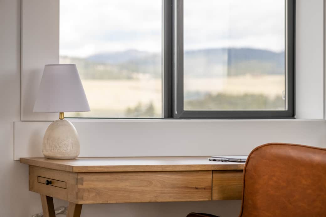 Full workspace for those looking for a productive trip Full workspace for those looking for a productive trip