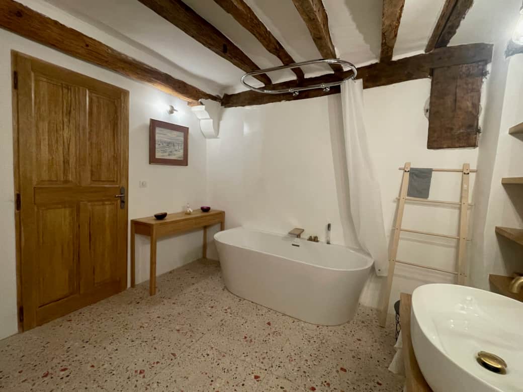 Salle de bain RDC beignoir douche