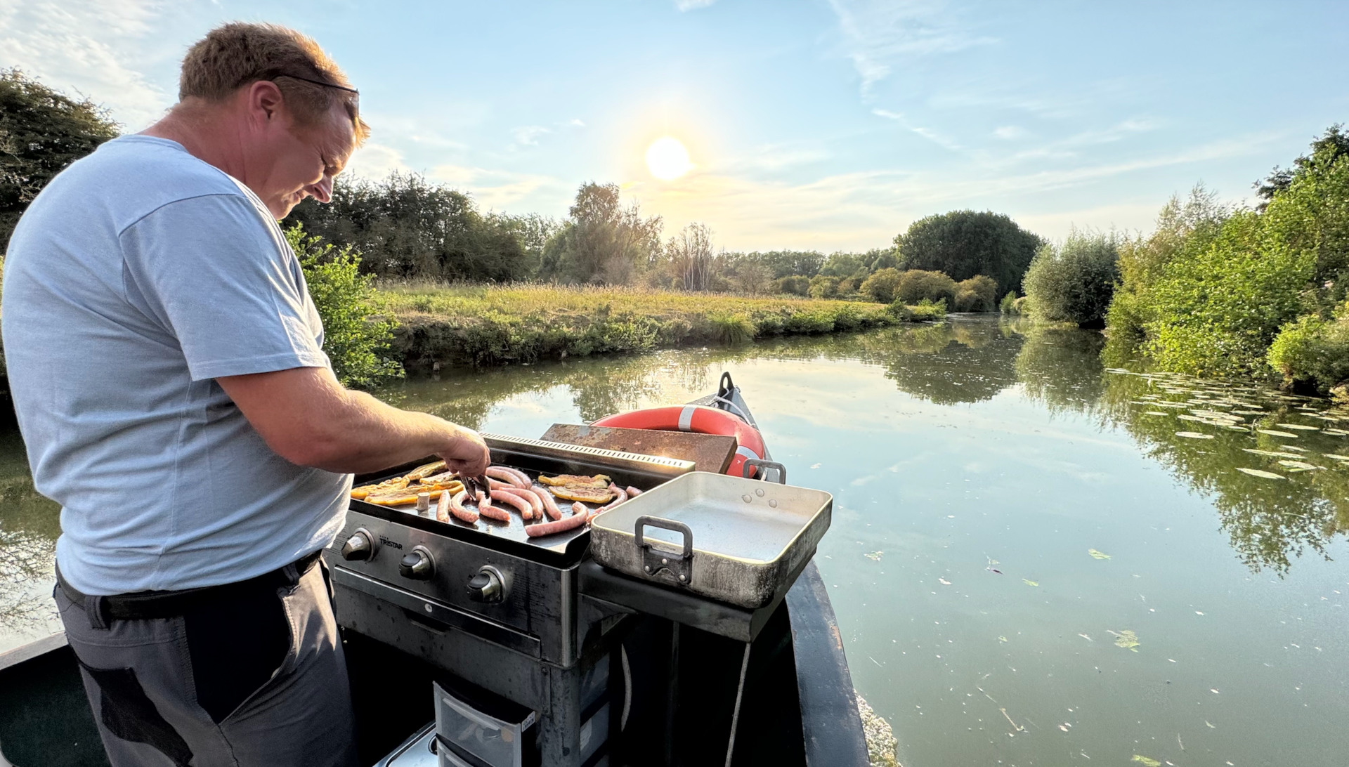 Repas à bord d'un bacove