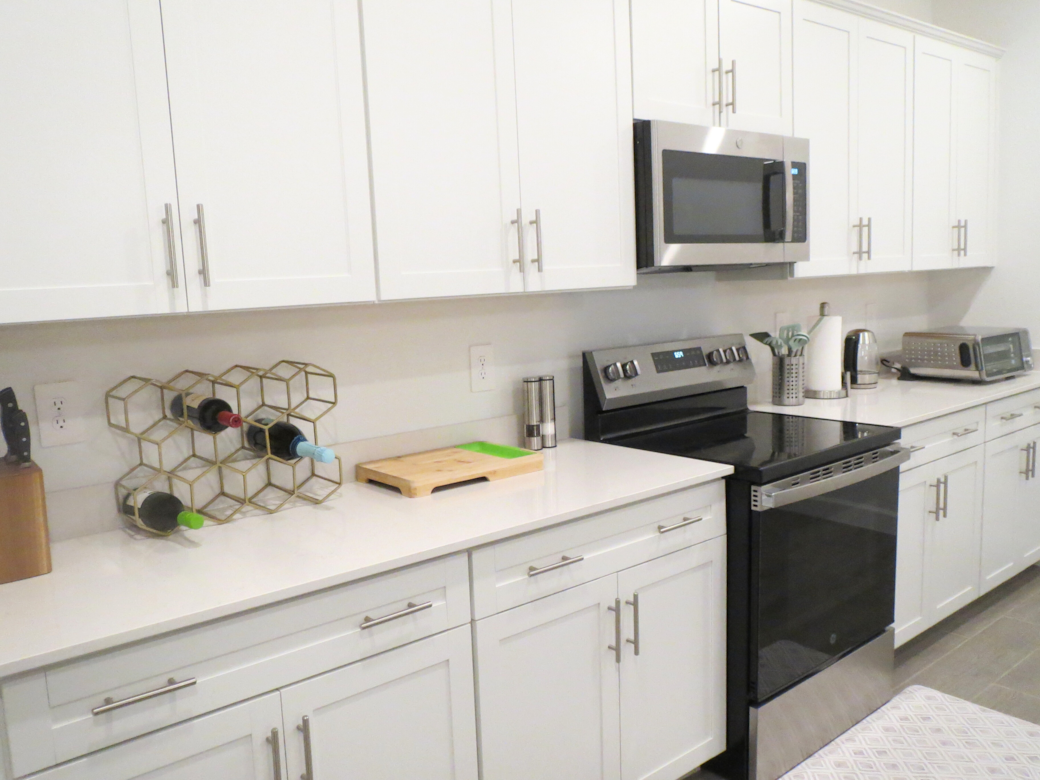 Spacious Kitchen Countertops