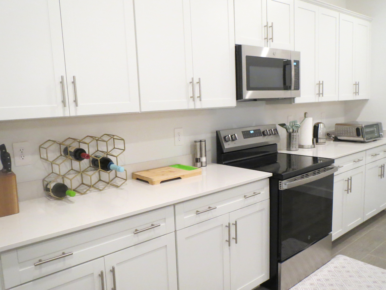 Spacious Kitchen Countertops