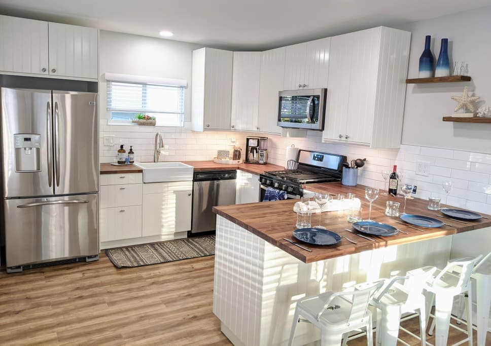 Fully equipped kitchen and dining area Fully equipped kitchen and dining area
