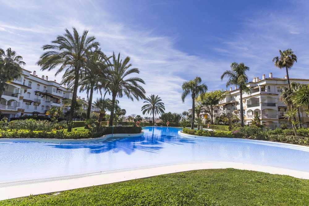 gran piscina comunitaria