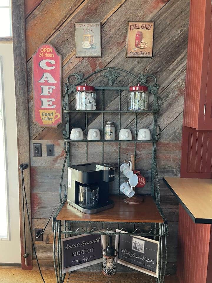 Everyone needs a good cuppa. We have both coffee and tea available for our guests Everyone needs a good cuppa. We have both coffee and tea available for our guests