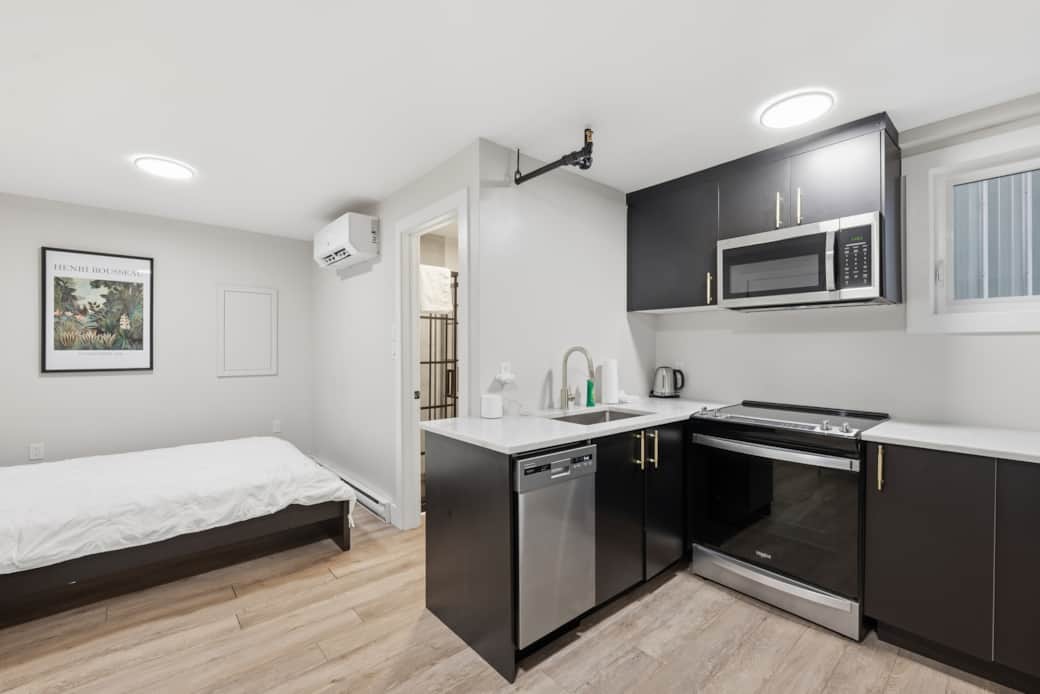 2155 Gottingen St-45 2155 Gottingen St-45