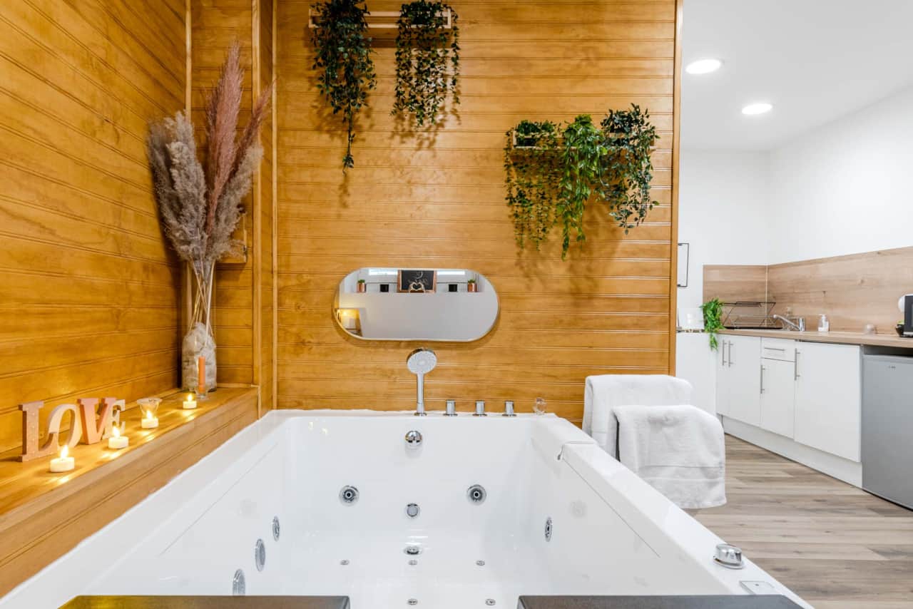 Love room yonne juste 1 nuit villeneuve la guyard 89 jacuzzi 2