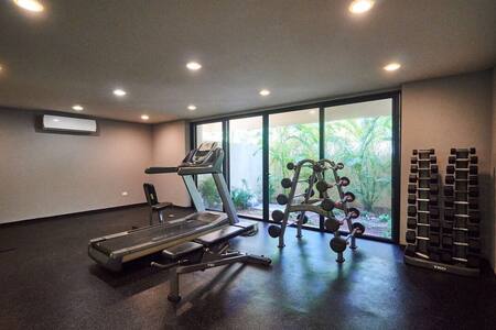 Zen Oasis Swim Up Condo Pool W Tiki Hut Bar + Gym photo 17
