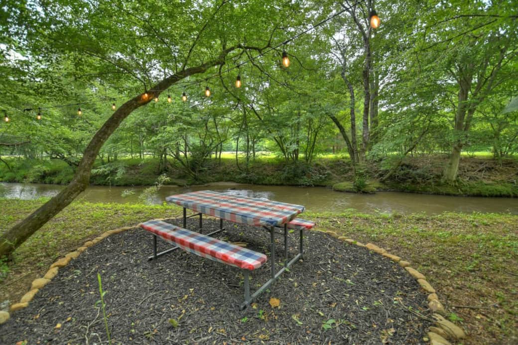 Outdoor picnic table