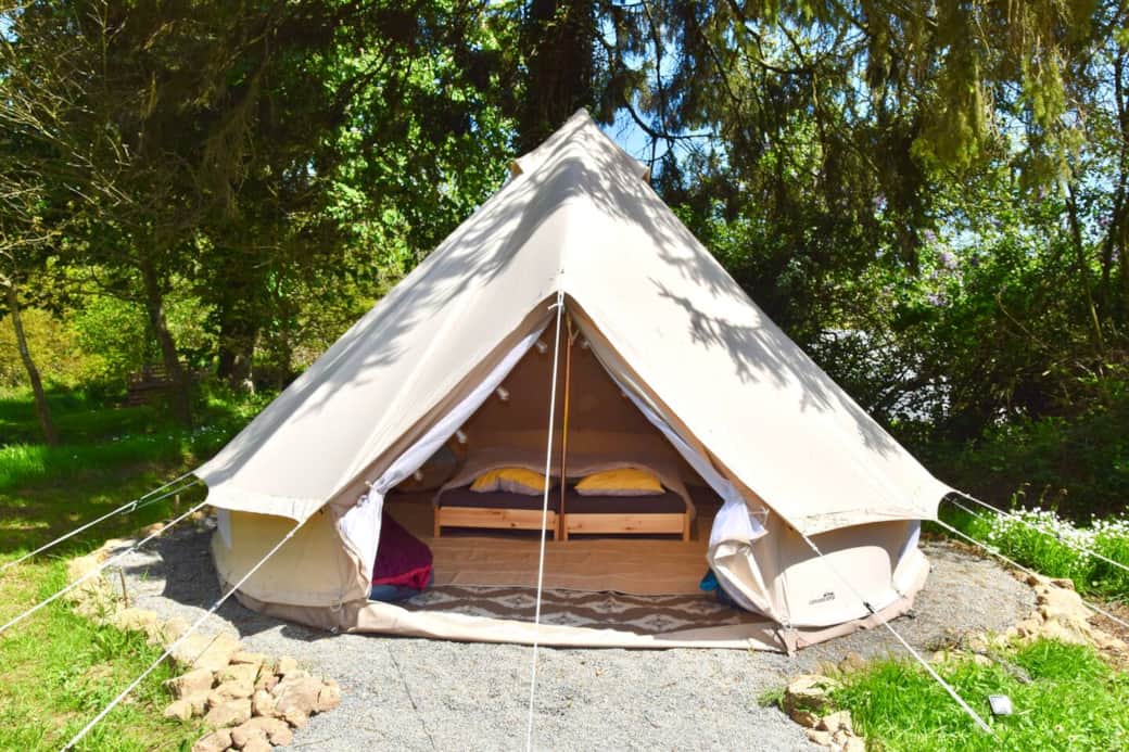 La tente dispose de 4 fenêtres et d'un porte équipées de moustiquaires. 