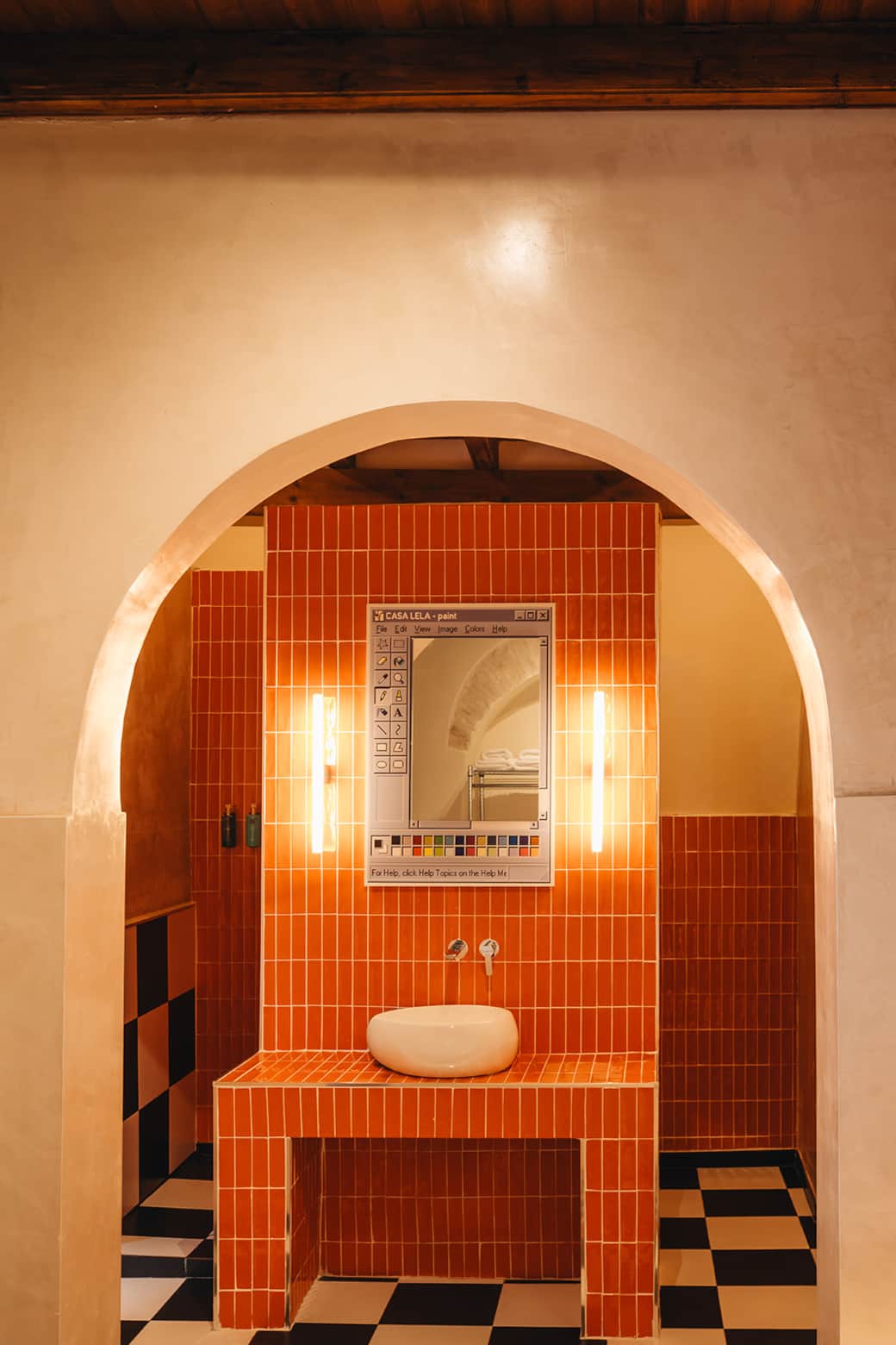 Elly open bathroom