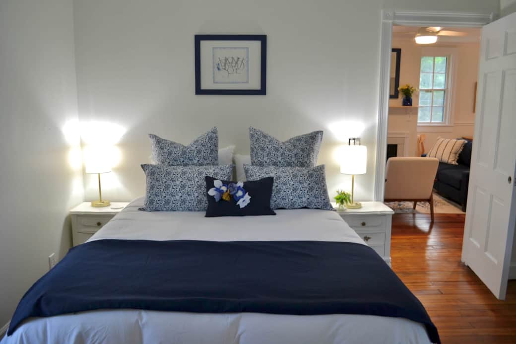 Master bedroom downstairs with queen bed