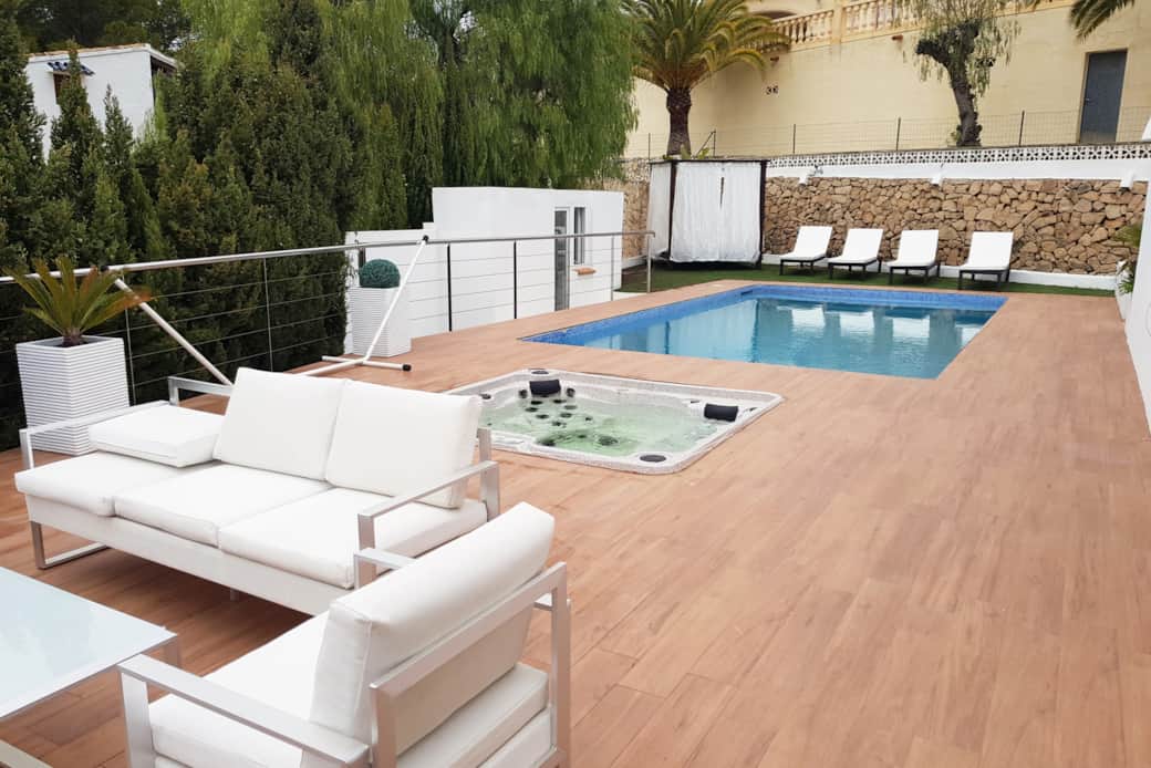 Pool & Spa