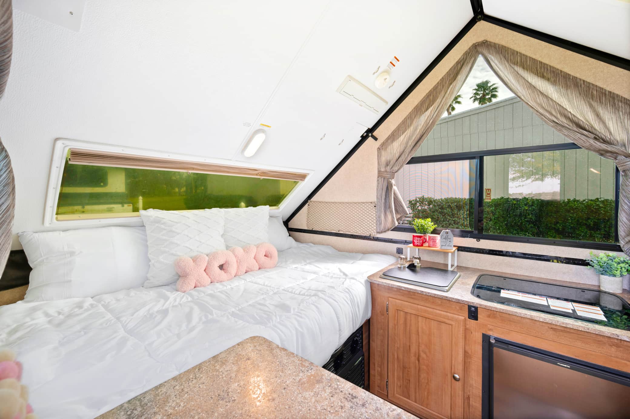 The Cozy Queen Camper — East Lake-Orient Park — vacation rental