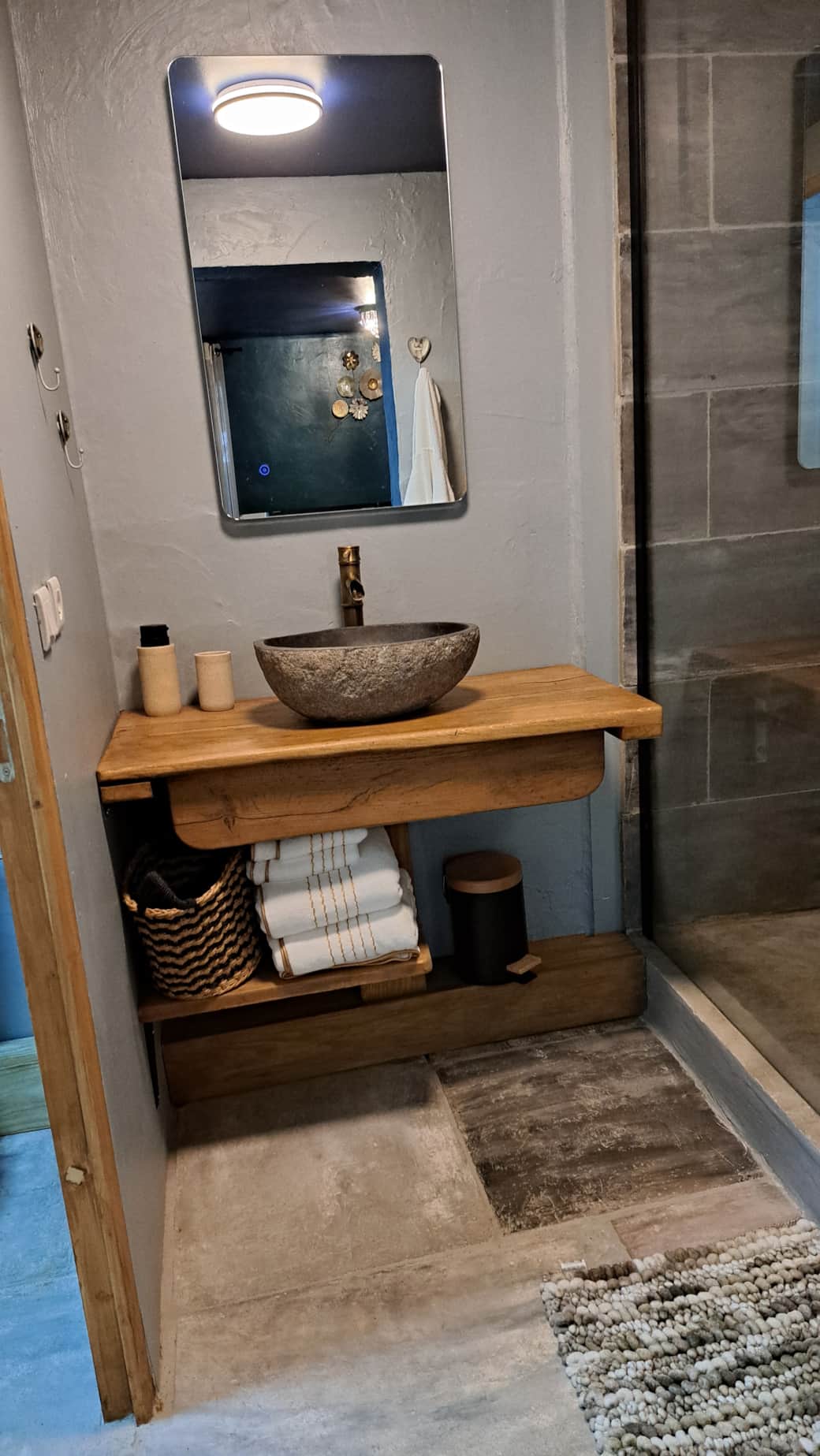 Lavabo et mirroir