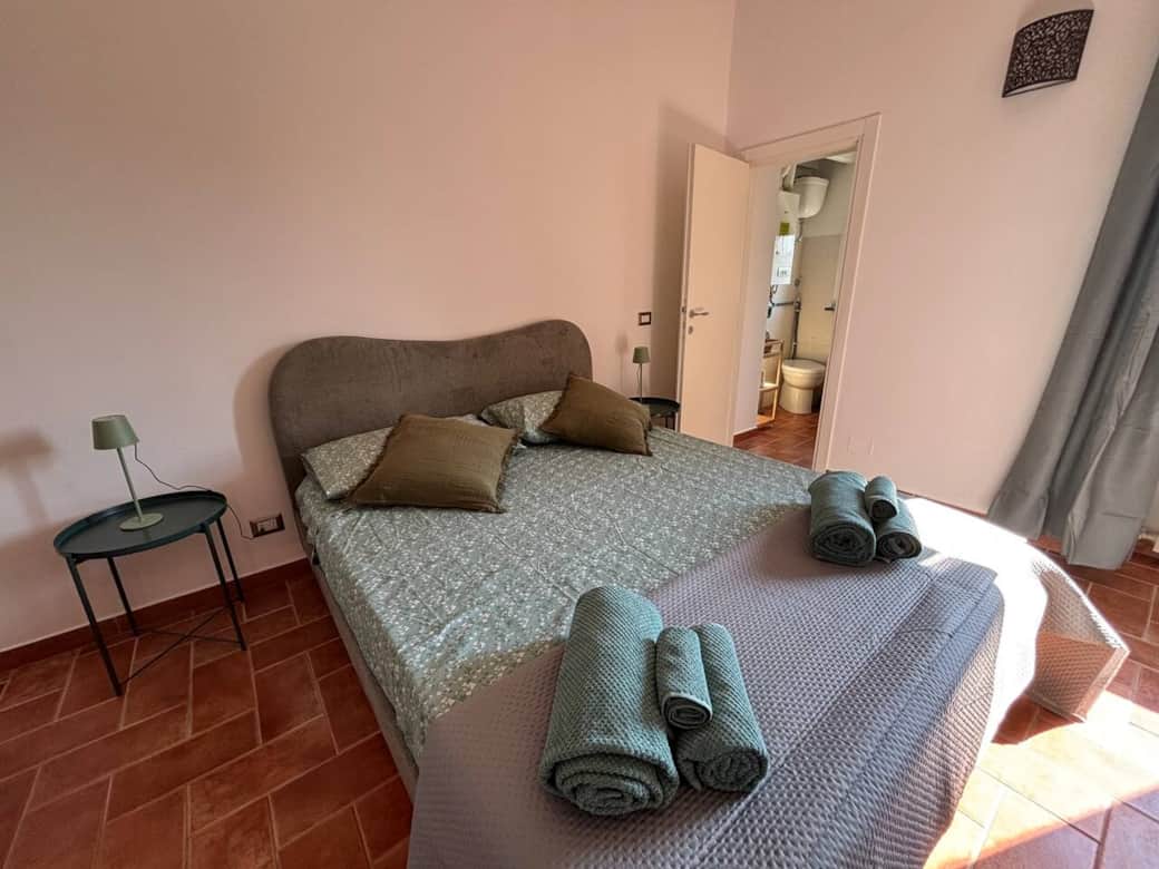 camera matrimoniale due con bagno di servizio