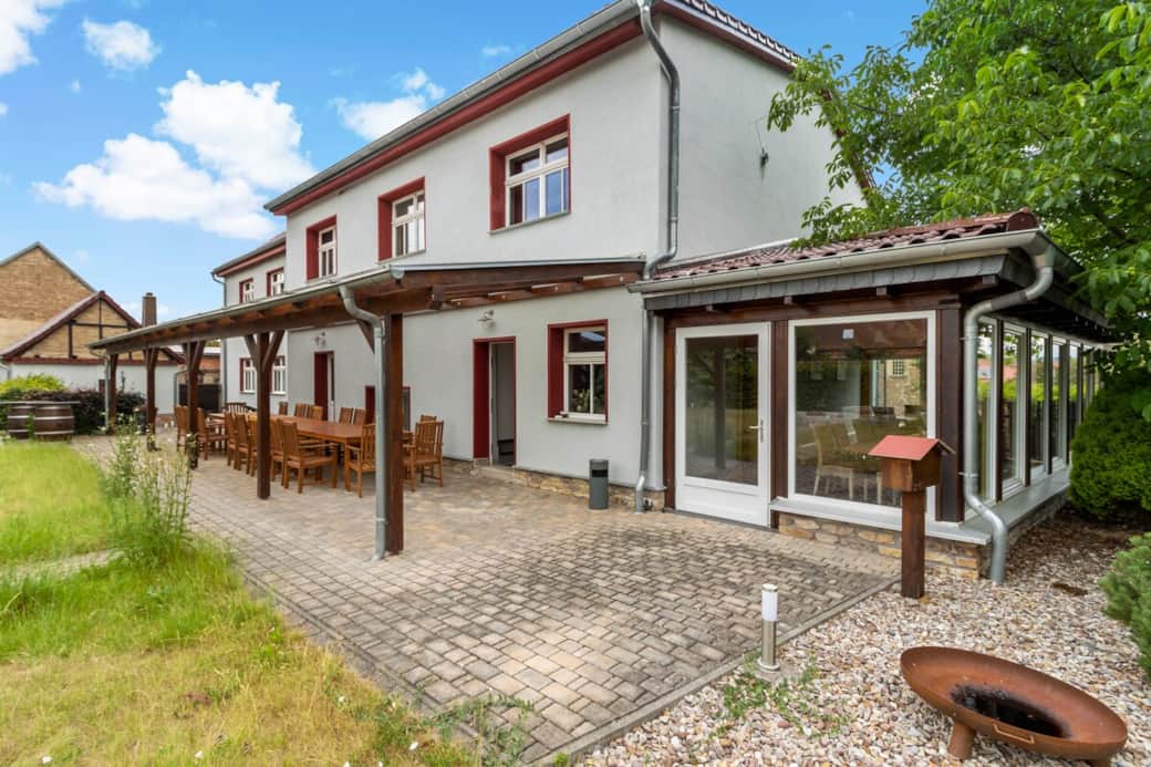 Garten mit Grillbereich überdacht Garten mit Grillbereich überdacht