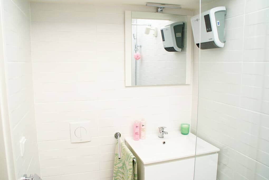 Complete bathroom