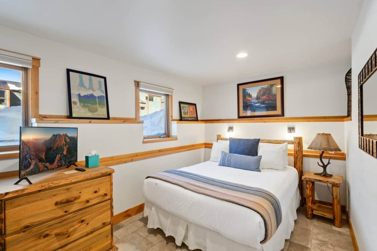Queen bedroom