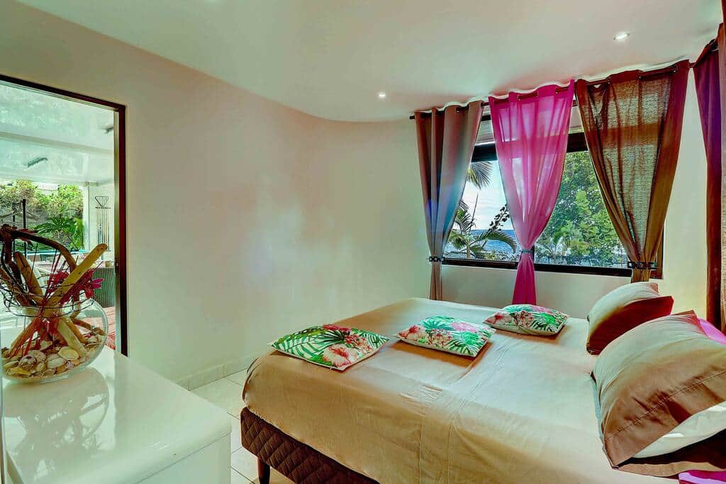 the master bedroom with AC, a bathroom and a view on the beach