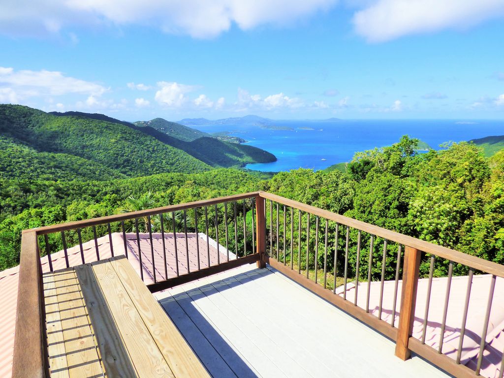 Bench on the roof to enjoy 360 degree views!