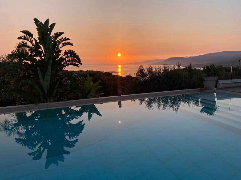 coucher de soleil piscine