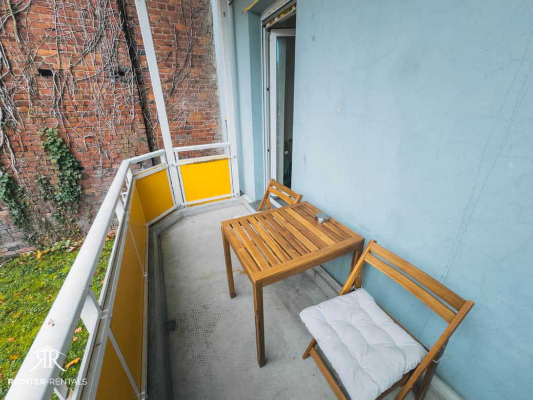 Balkon mit schönen Ausblick & gemütlichen Sitzmöglichkeiten