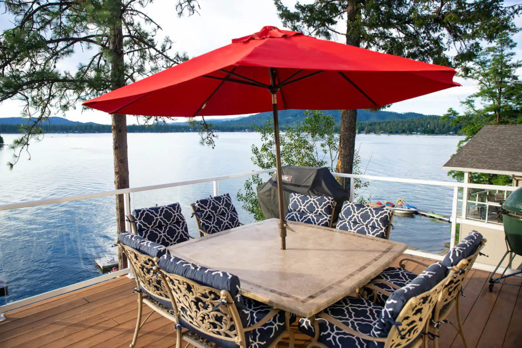Main level deck with patio table seating for 8