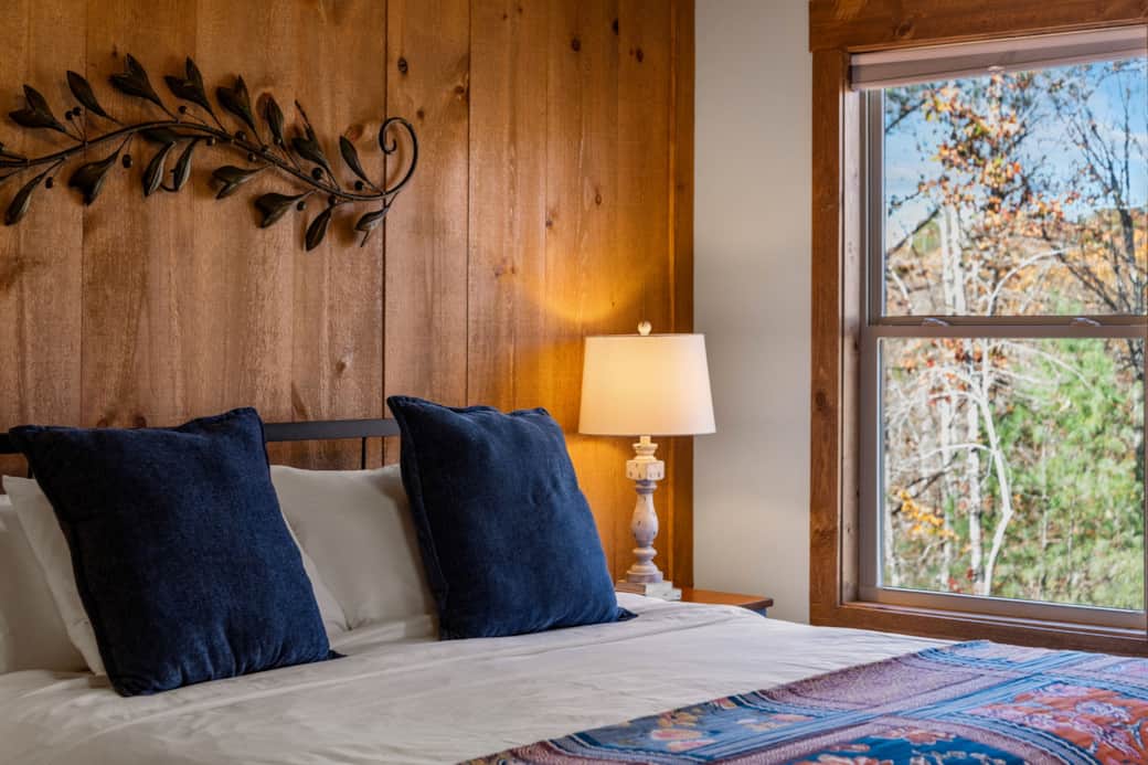 Master Bedroom: King Bed and View Master Bedroom: King Bed and View