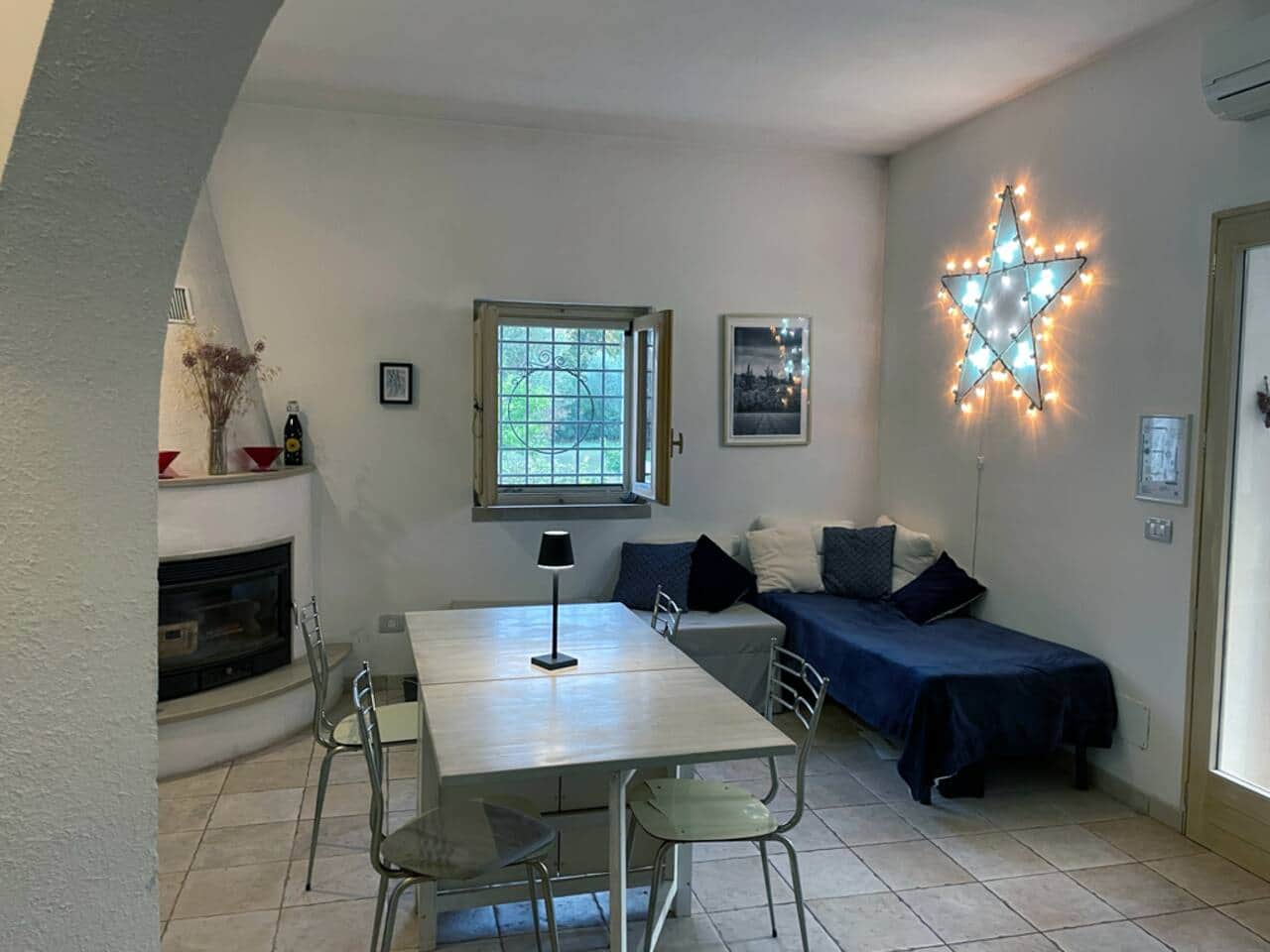 soggiorno/sala pranzo con divano letto singolo