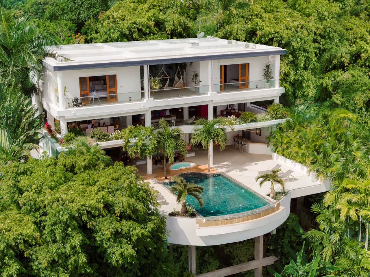 Side exterior view of Casa Phil modern ocean-view villa in Loma Bonita