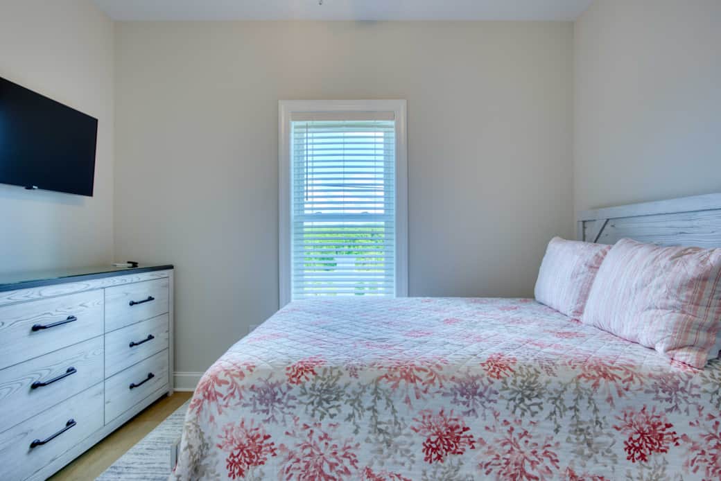 Queen Room #5