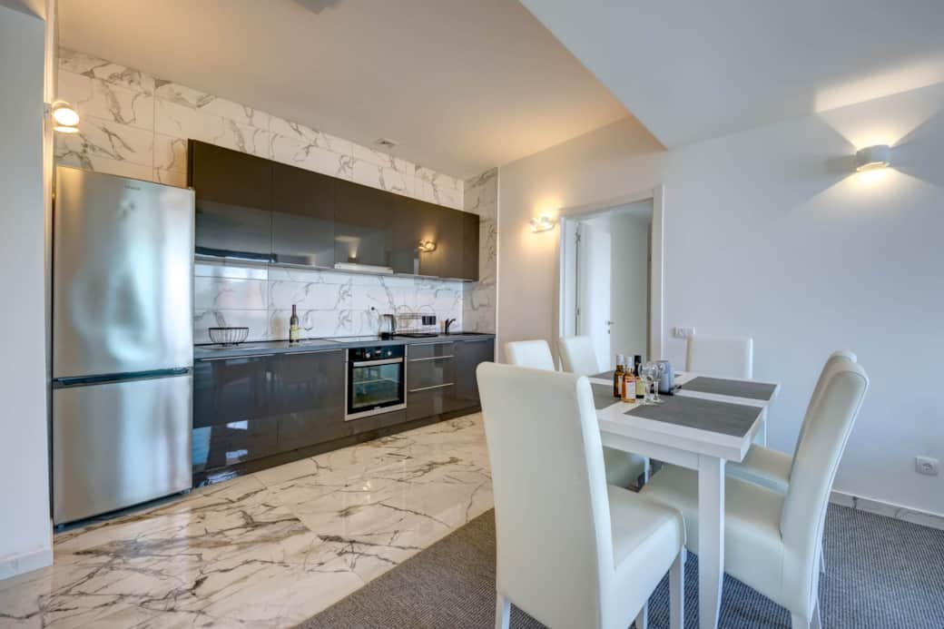 Küche und Essbereich Küche und Essbereich