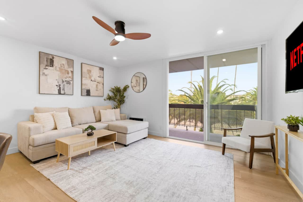 Open & Modern Living Area