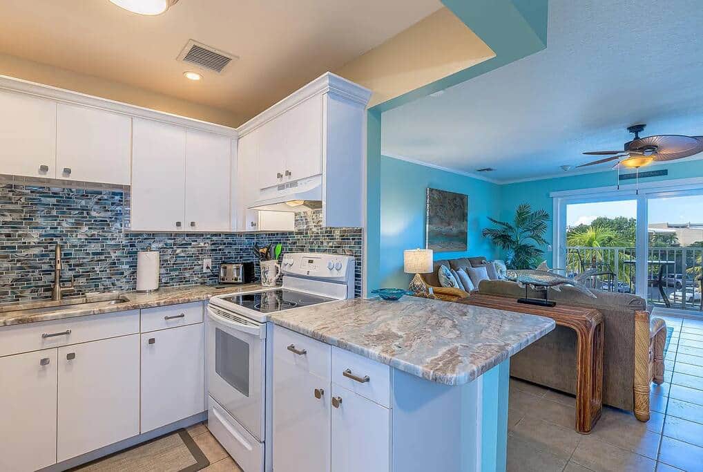 thirtythreebythesea-kitchen thirtythreebythesea-kitchen
