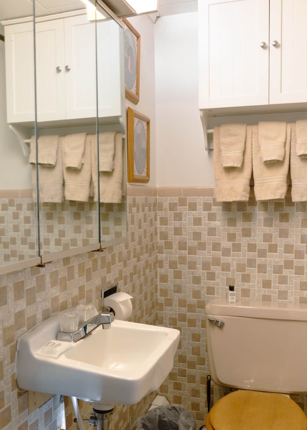 Hunters Den Bathroom1