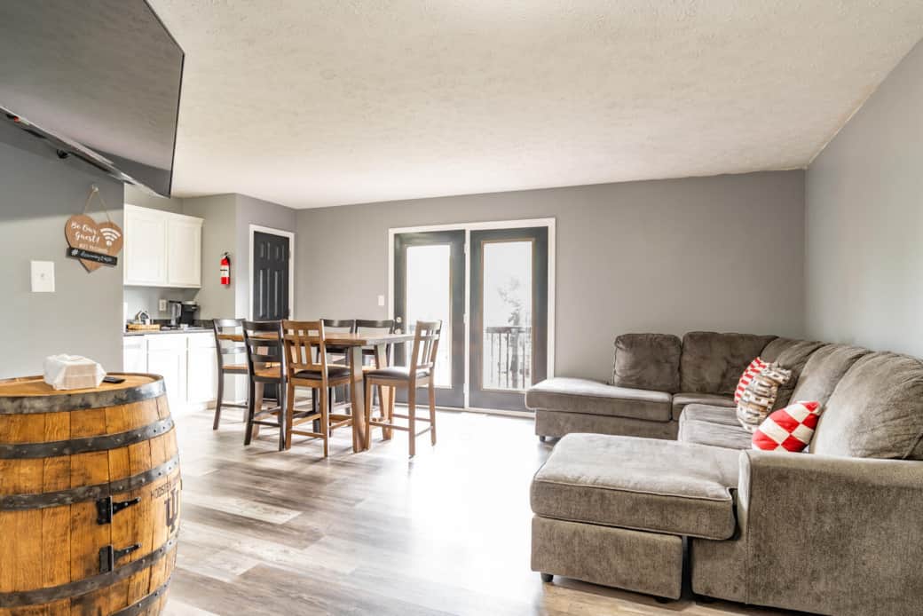 1450 N Willis Dr Unit 2-large-006-014-DSC3946-1499x1000-72dpi